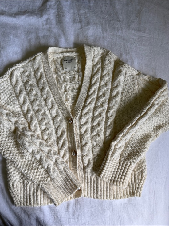 Abercrombie & Fitch Sweaters - Abercrombie & Fitch Ivory Cable Knit Cardigan